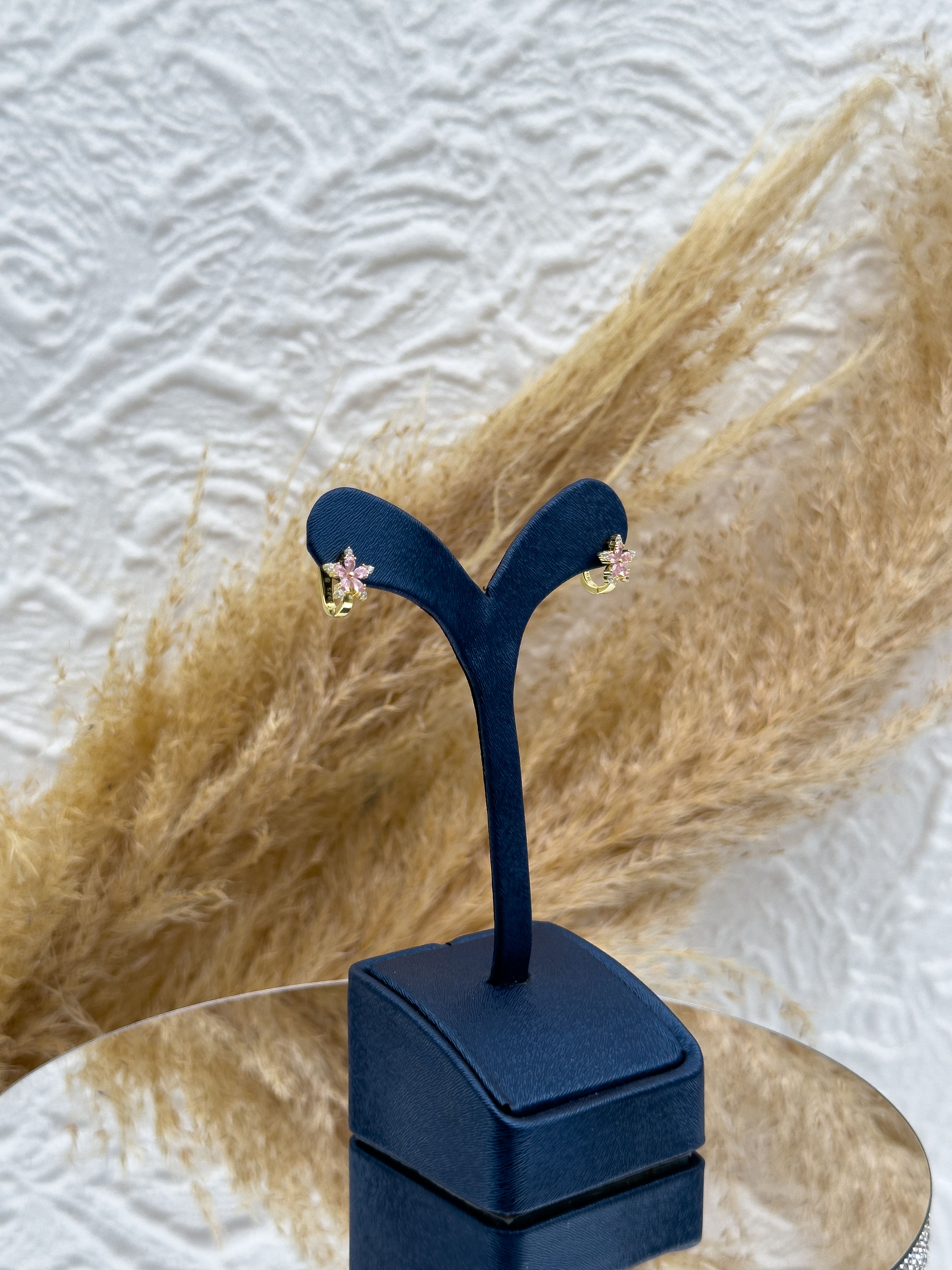 925 Ayar Gümüş Gold Renk Pembe Kuvars Taşlı Lotus Modeli Kız Çocuk Küpesi